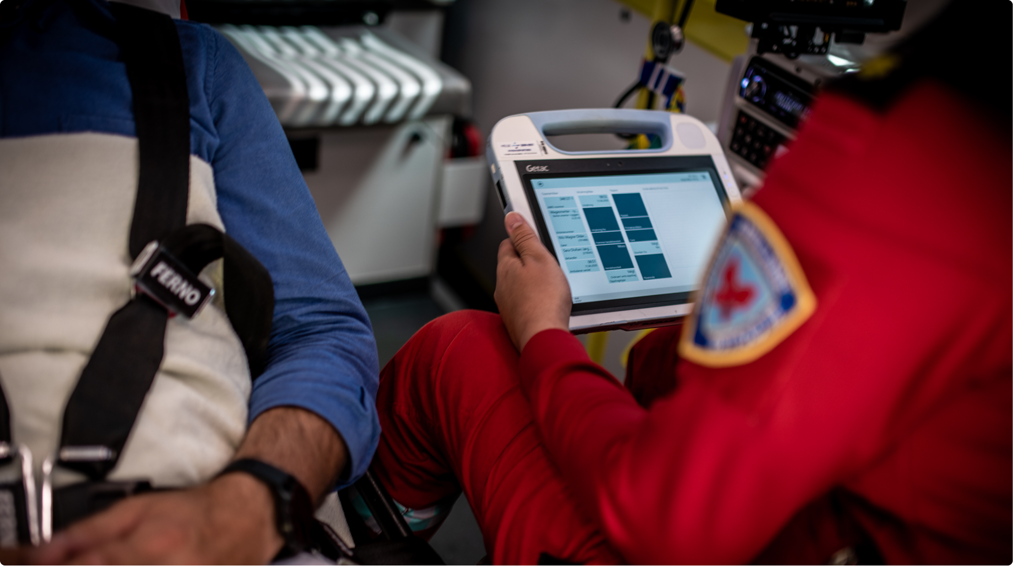 ambulansräddare använder den prehospitala patientjournalen EWA